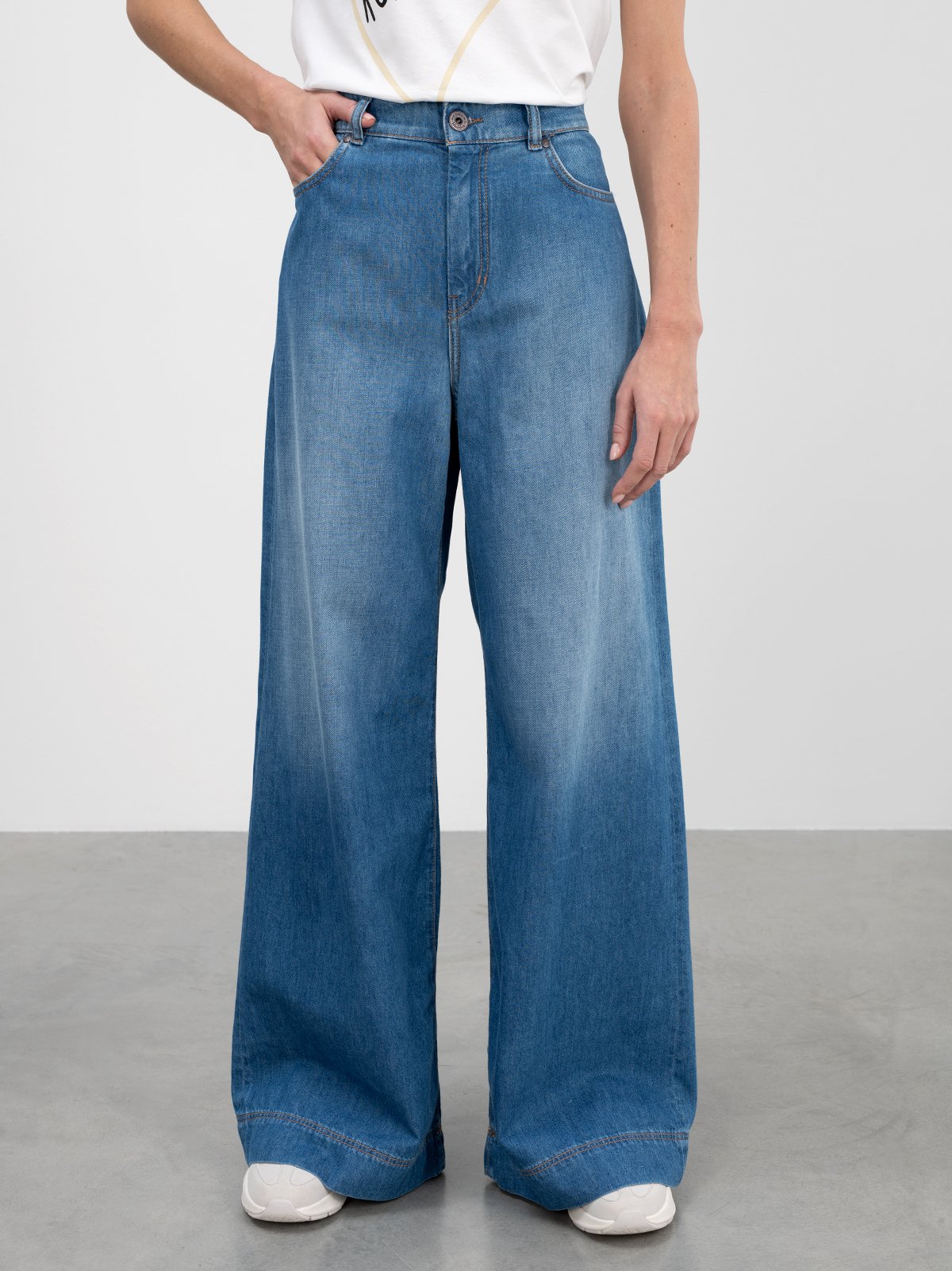 Max Mara Women's High Rise Slim Fit Casual Pants Dark Blue Size 8 - Shop  Linda's Stuff
