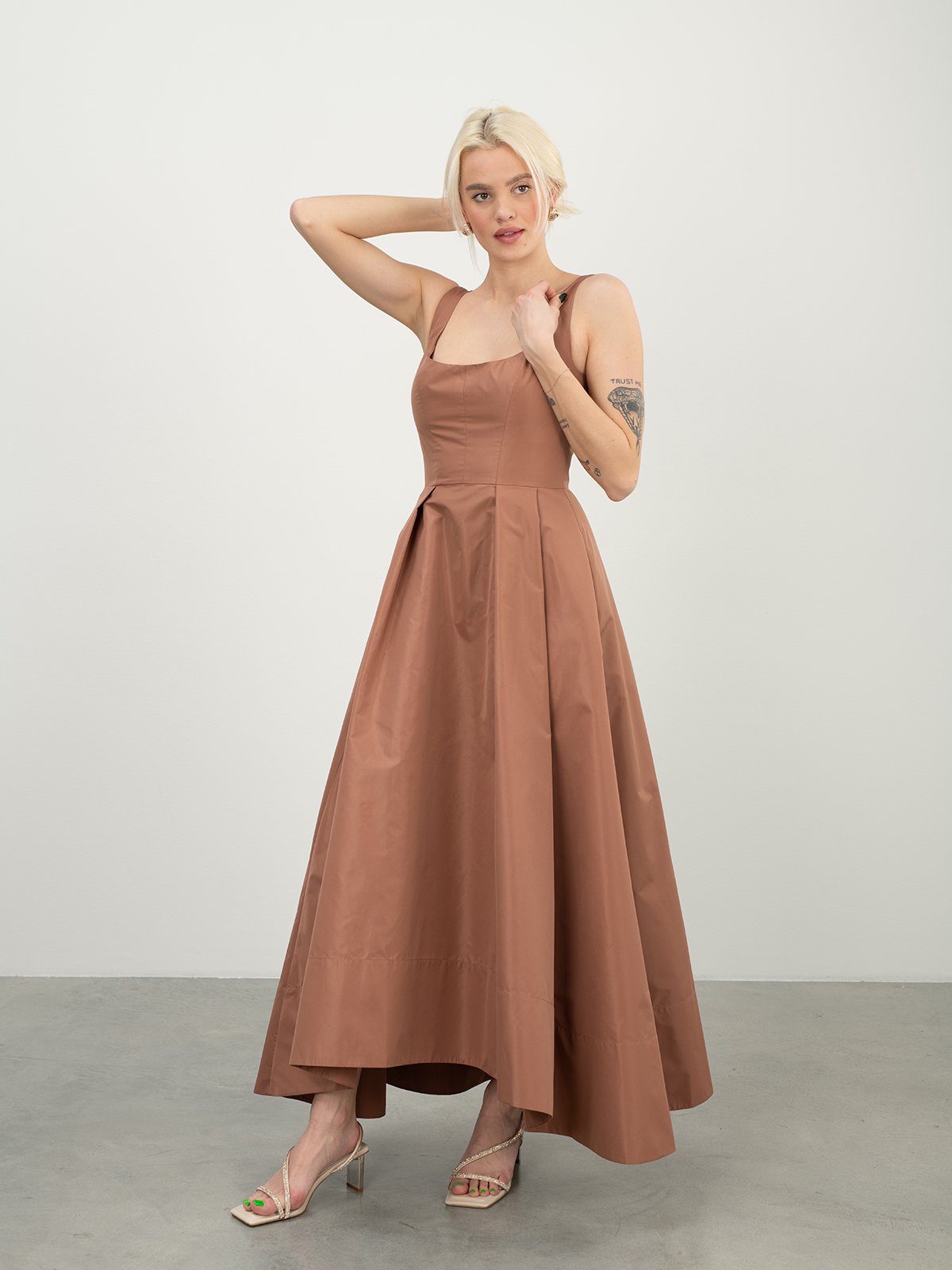 オールインワン・サロペット Pinko Structured Brown Midi Dress PINKO Strapless Gown | Brown | FARFETCH